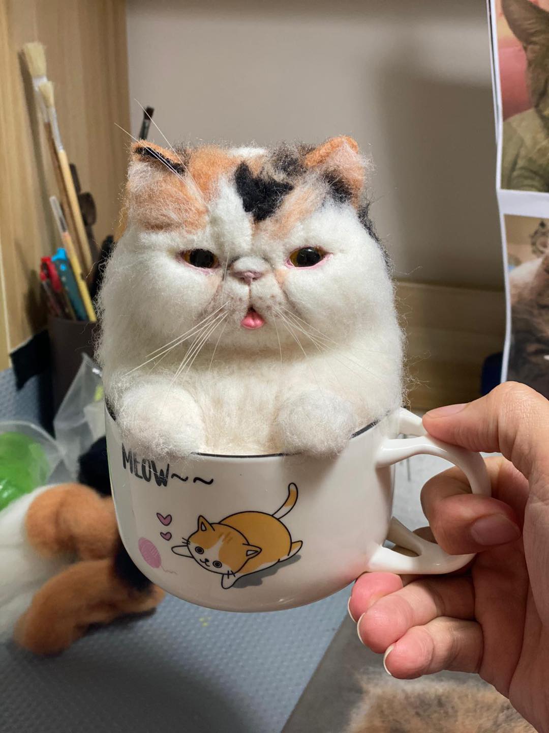 阿蔡製作杯中羊毛氈貓作品